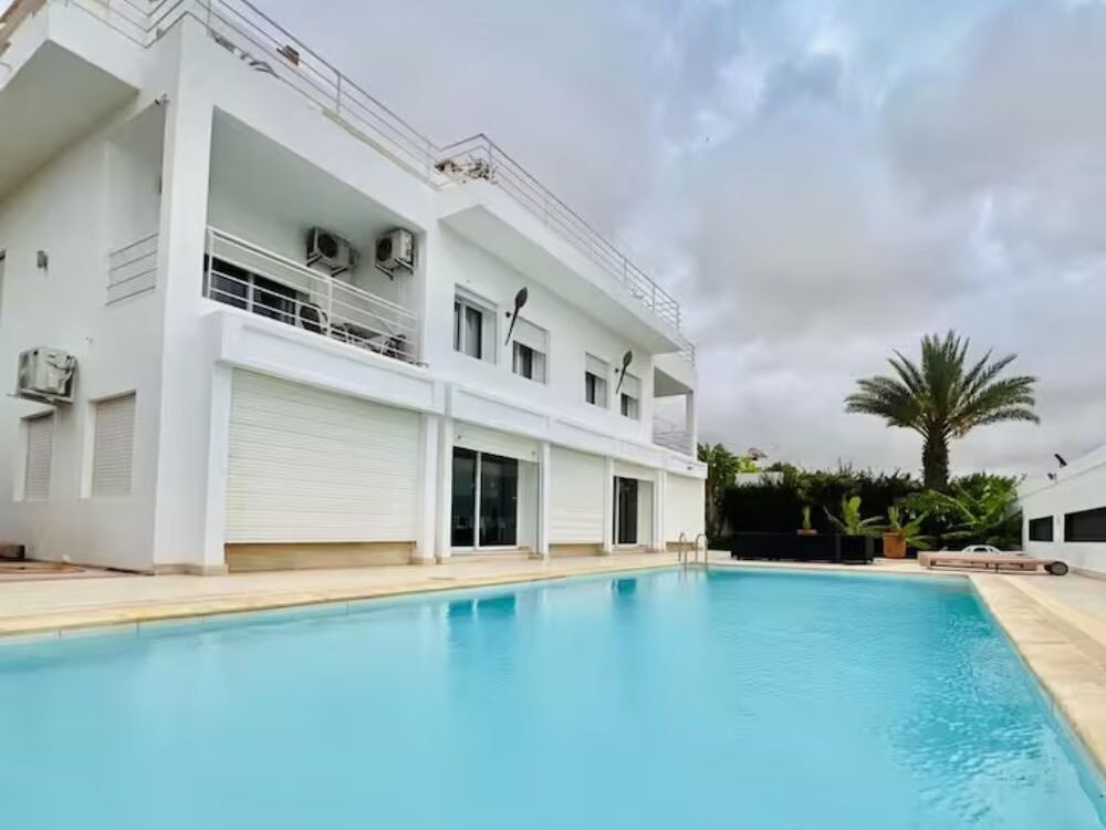 Stylish 6 bedrooms Villa with pool H62050